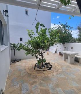 Aliki Apartment | Barewake's Place 3 Cosy Apt perfect for romantic getaway by the sea
