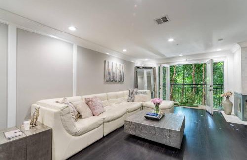 Los Angeles House | Barham Boutique Townhouse