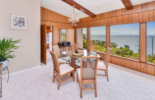 Fairfield Villa | Barkley Manor Executive