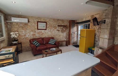 La Tour-Blanche-Cercles Cottage | Barn cottage