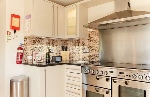 Dalbury Lees Cottage | Barn in Derby with Hot Tub & Countryside Views