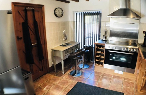 Cauldon Low House | Barn - Sleeps 4 - Garden - Pet friendly