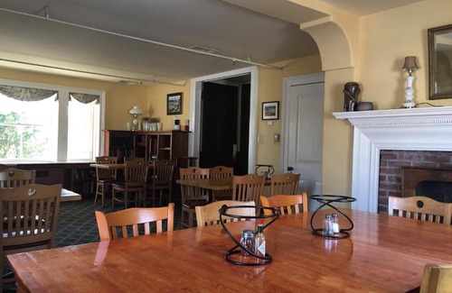 Blue Hill Hotel | Barncastle