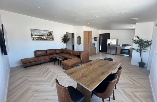 Pahrump House | Barndominium Desert Escape - Mountain View, town close, gateway to Death Valley