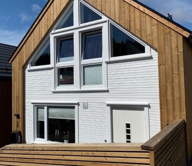 Ny Hellesund House | Barnevennlig feriehus ved sjøen