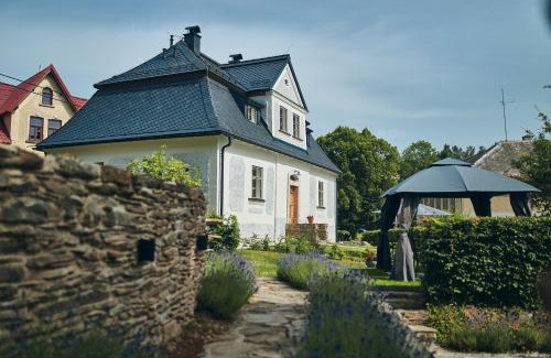 Splzov Apartment | Barokní kaplanka 1796 A. D. - luxusní apartmány v Českém ráji