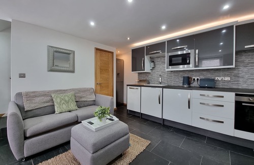 Llanfair Talhaiarn Cottage | Barrog Cottage - sleeps 2 guests in 1 bedroom