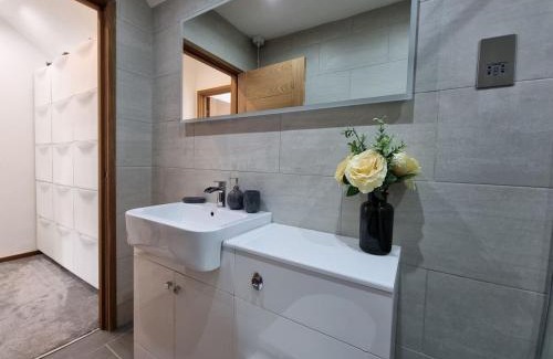 Llanfair Talhaiarn House | Barrog Cottage