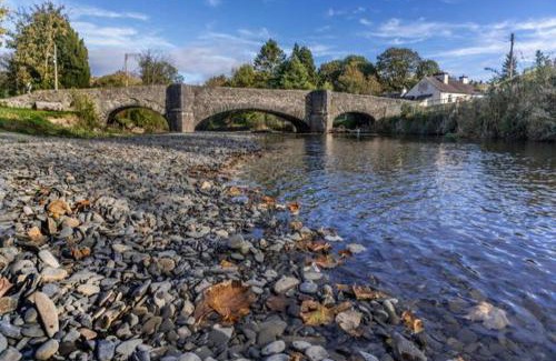 Llanfair Talhaiarn House | Barrog Cottage