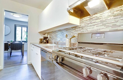 Clarendon Apartment | Barton Park Urban Retreat