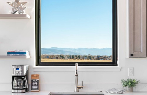 Driggs House | Basecamp Stays: Teton Views, Huge Deck, Stargazing