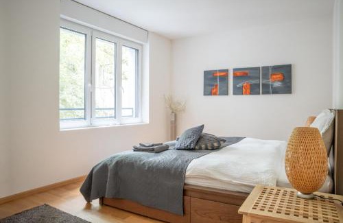 Bruderholz Apartment | BASELiving 3,5 Room Apartment - Bahnhof Basel SBB - Self Check-in