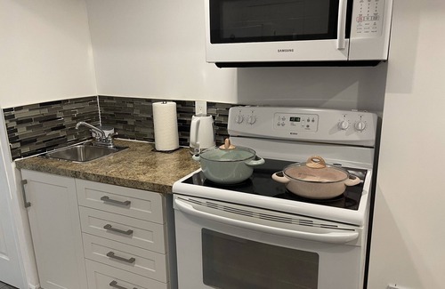 Barrie House | Basement 4 minutes from Centennial beach Barrie