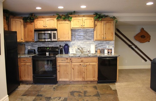 Woodland Estates House | Basement Vacation Rental Near Skiing, Hiking, Weber State. 1.5 Acres Secluded!