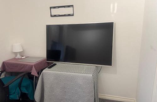 Vange House | Basildon, private room in a flat