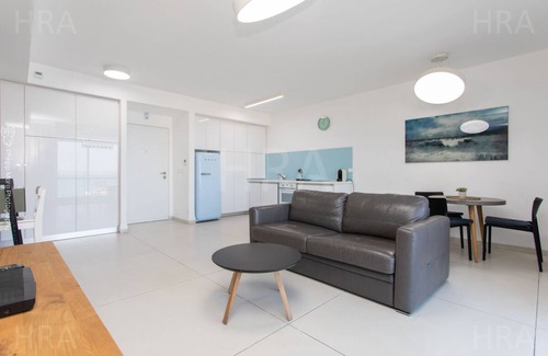Haifa Apartment | Bat Galim lovely Apartment Luxury Balcony Beach Nearby Doctor's Full Sea View