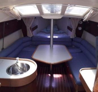 Saint-Raphael Boat Rental | Bateau a quai St Raphaël, 4 couchages , voilier Etap 28i