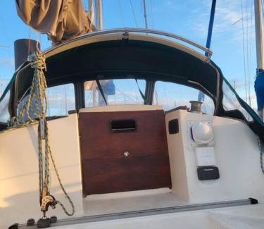 Charente-Maritime Boat Rental | Bateau Jeanneau fantasia 8m à louer