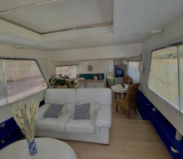 Anatole France Boat Rental | Bateau Mama Mia