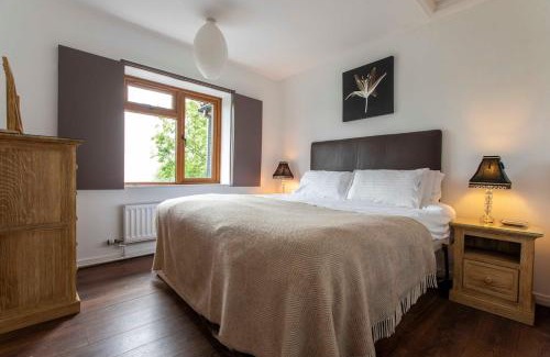 Bath House | Bath Views! 4 bedroom detached private parking 3 cars