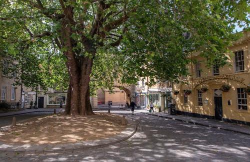 Bath House | Bath Views! 4 bedroom detached private parking 3 cars