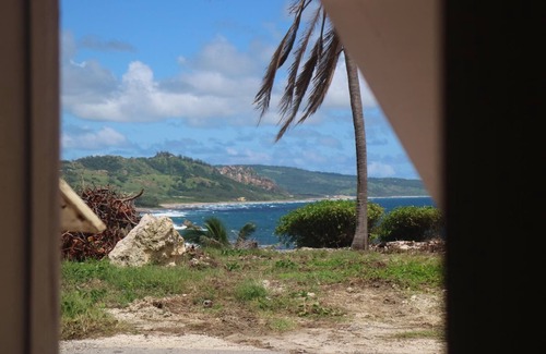 Hill Crest Cottage | Bathsheba, 4 Bedroom Oceanside Family Getaway. Walk to beach and Soup Bowl.