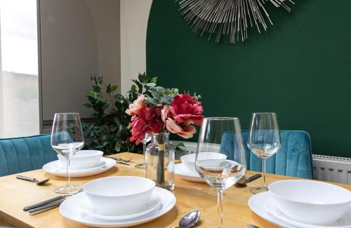 Coventry Apartment | Bathway House - Free Secured Parking and Wifi