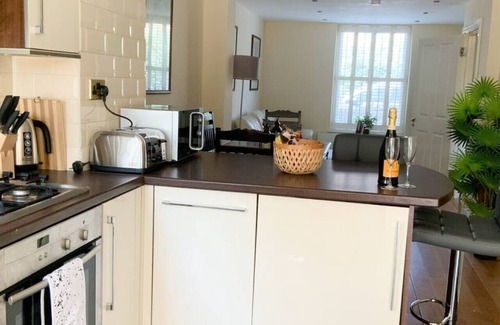 St. Mary's Park Apartment | Battersea Wharf is a stunning 3 bedroom townhouse in the heart of Battersea