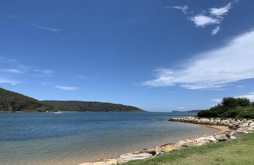 Booker Bay House | Bay Bliss U2 Booker Bay -Walk to beach, shops & restaurants
