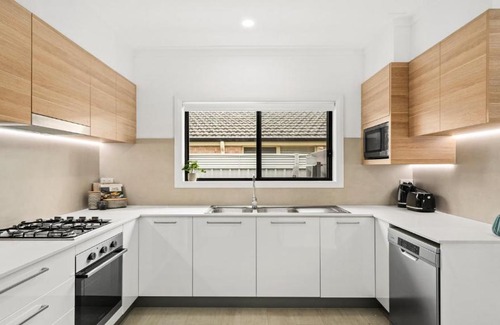 Booker Bay House | Bay Bliss U2 Booker Bay -Walk to beach, shops & restaurants