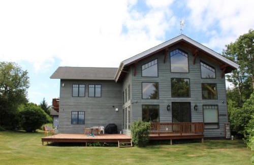 Homer House | Bay Bluff Haven with an ocean view