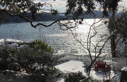 Adelma Beach House | Bay Cottage Getaway