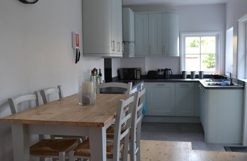 Whitstable House | Bay Cottage in Whitstable's Conservation Area - 5 mins walk from shops & beach