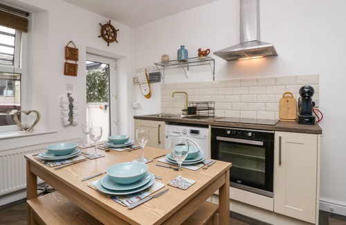 Slyne Cottage | BAY COTTAGE NO 7, pet friendly, country holiday cottage in Morecambe