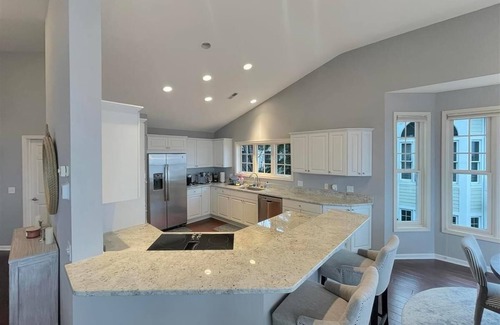 Bay Harbor Condo | Bay Harbor Condo in Gated Community. Lake Michigan Views, Golfing & Shopping!