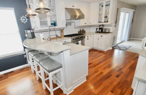 A-Zone House | Bay side house just three blocks to the Beach