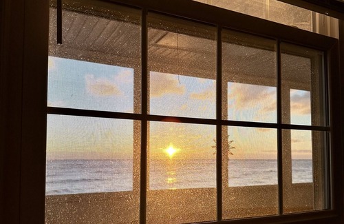Point Lookout Cottage | 𝑩𝑨𝒀 𝑺𝑰𝑫𝑬 𝑹𝑬𝑻𝑹𝑬𝑨𝑻 𝐇𝐀𝐘𝐒 𝐁𝐄𝐀𝐂𝐇 step of your porch into the sand 𝐂𝐇𝐄𝐒𝐀𝐏𝐄𝐀𝐊𝐄 𝐁𝐀𝐘