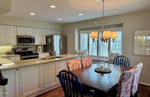 Harbor Springs Condo | Bay Springs #7 - 2 bedroom - Walk to Downtown!