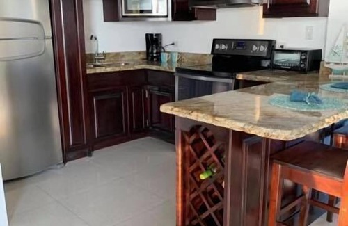 Caye Caulker Apartment | Bay Towers Hotel