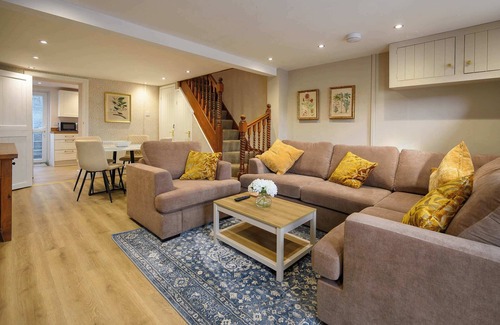 Cymmer House | Bay Tree Cottage Rhondda Valley by StayStaycations