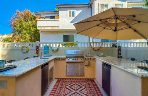 Crown Point House | Bay View Dream Home - IndoorOutdoor Living, Rooftop & Steps to Bay