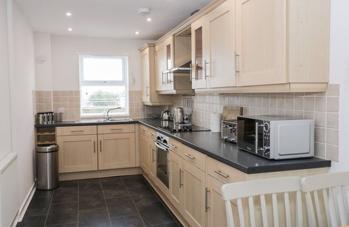 Tyn-y-Gongl Cottage | BAY VIEW, family friendly, country holiday cottage in Benllech