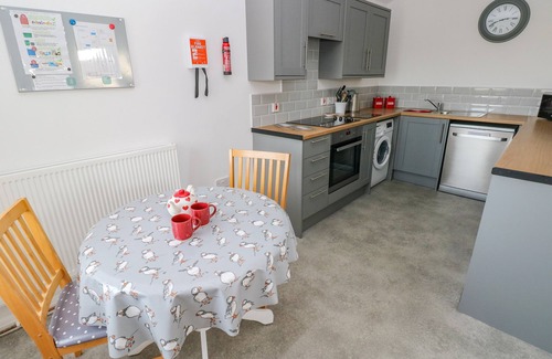 Penycwm Cottage | BAY VIEW FARMHOUSE, family friendly, with a garden in Solva