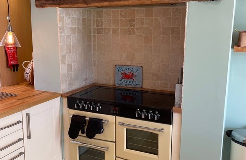 Sewerby House | Bay View House, Luxury Coastal Retreat, Sea Views , Hot Tub and Private Parking