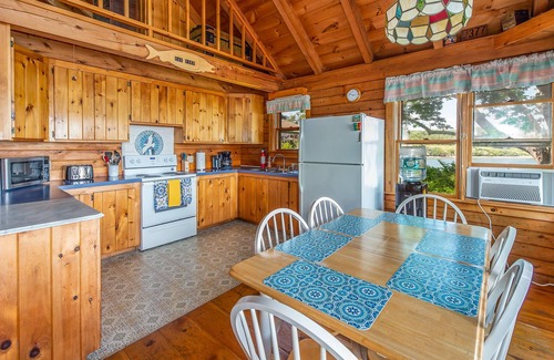 Harpswell Cabin | Bay-View. Waterfront Log cabin on the bay. Pet Friendly.