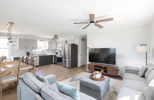 Colington Harbour House | Bayfront Bliss - All New for 2025 w Spa & GameRoom