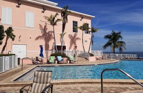Coquina Key Apartment | Bayfront Condo 3 Mi to Downtown St Petersburg
