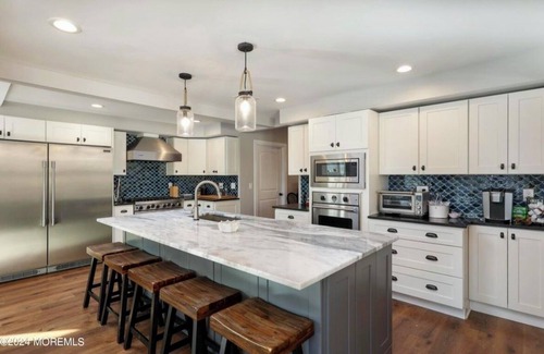 Brick House | Bayfront Gem: 7BR Beach House Pool & Private 51ft Boat Dock