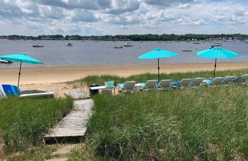 Wareham House | Bayfront Wareham Retreat with Private Beach!