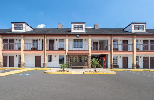Commerce Hotel | Baymont by Wyndham Commerce GA Near Tanger Outlets Mall